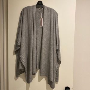 SKIN wrap/poncho travel grey - one size new with tags